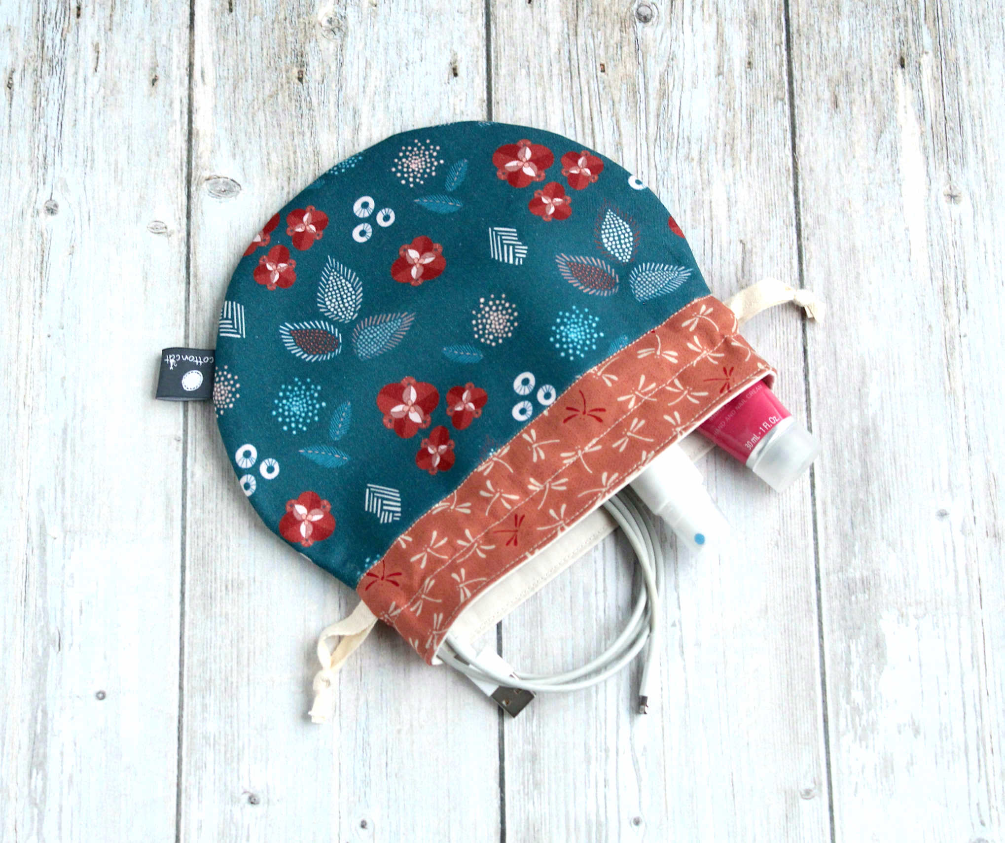 pochette cables et chargeurs
