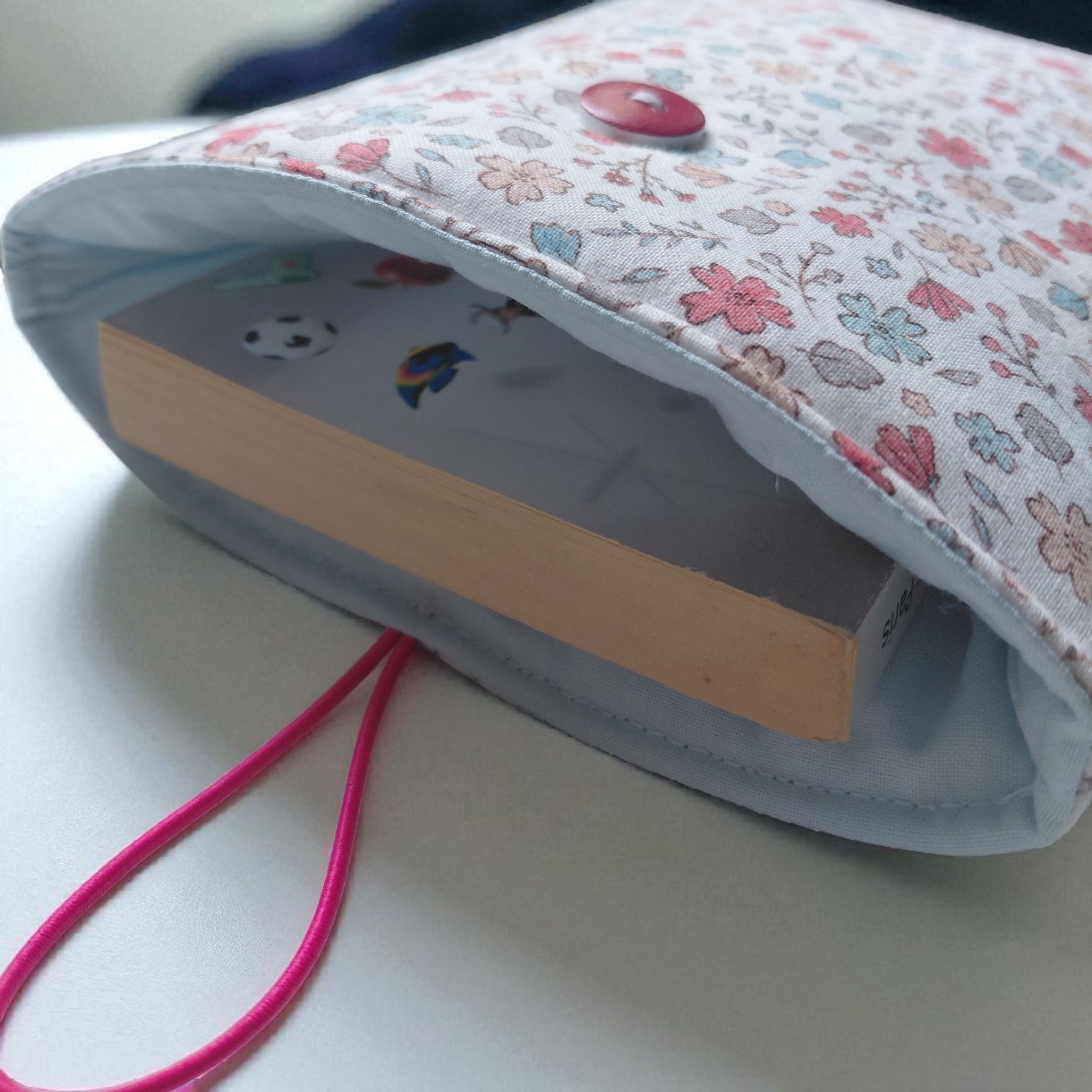 Pochette protège-livre & liseuse molletonnée – Fait main – Image 2
