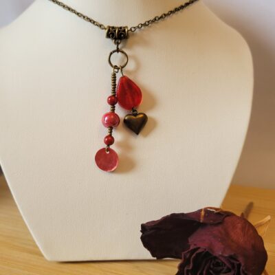 Collier bronze et rouge
