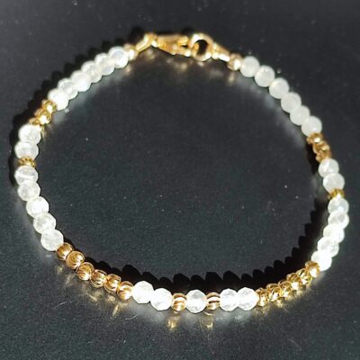 Bracelet fin en Pierre de lune arc en ciel facettée 3mm