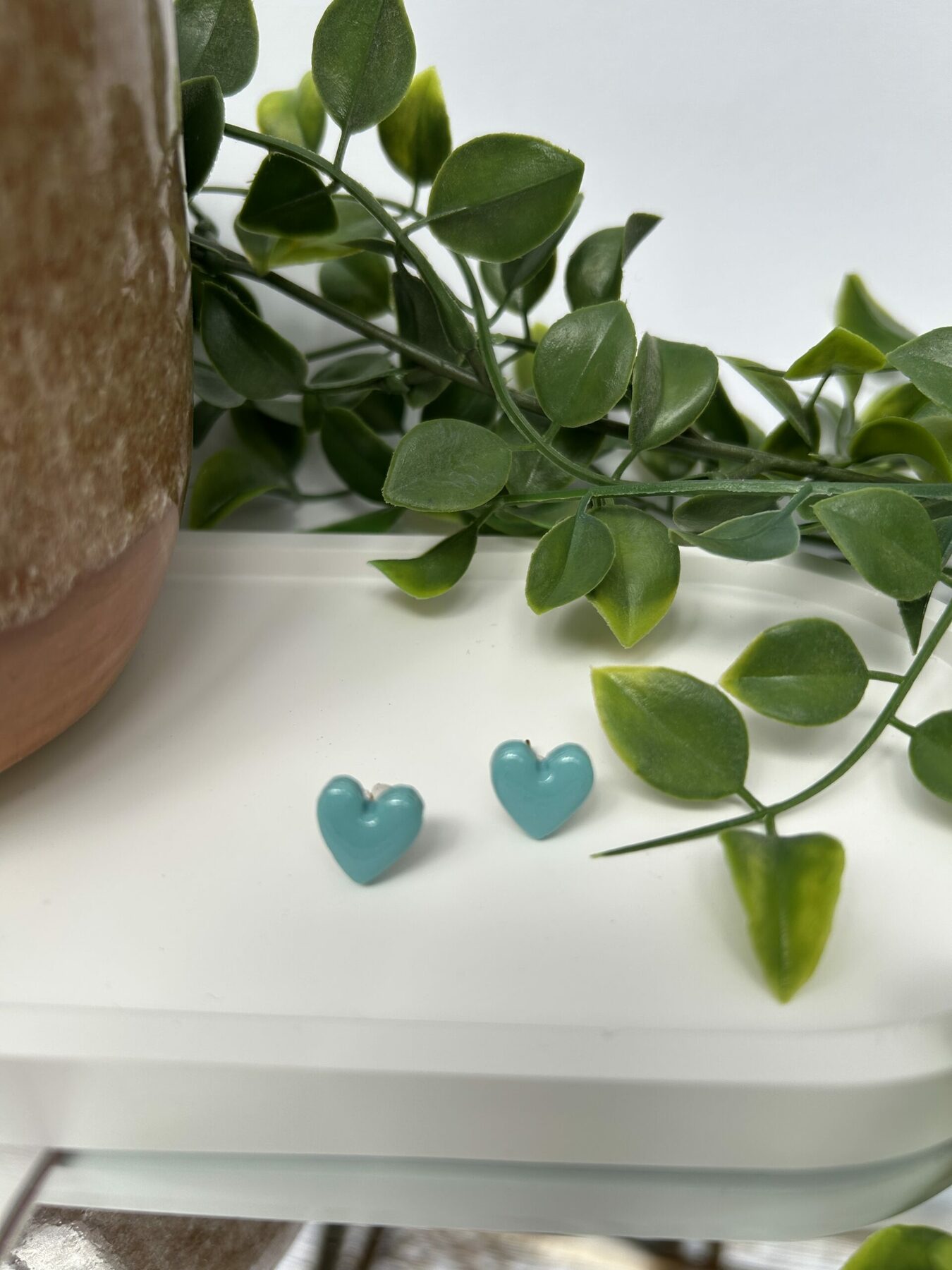 Boucles d’oreilles « Mon petit cœur » en pâte polymère vert tendre – Image 2