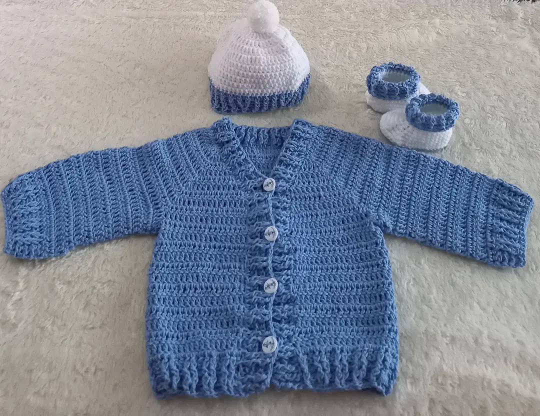 Ensemble au crochet gilet, chaussons et bonnet pour bébé – Image 2