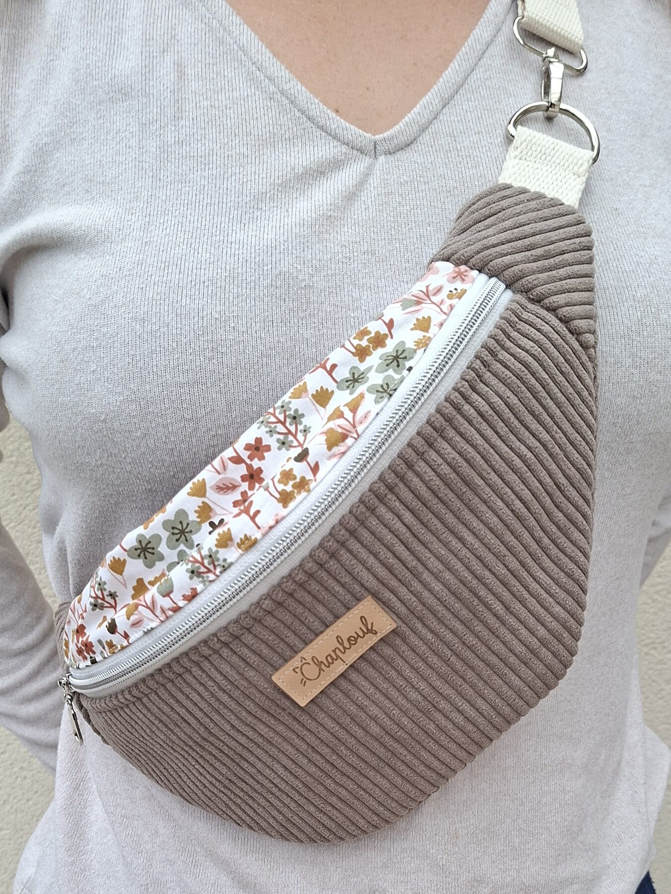 Sac banane velours côtelé collection Automne. Modèles uniques, tissus originaux, fabrication artisanale dans mon atelier gersois. – Image 3