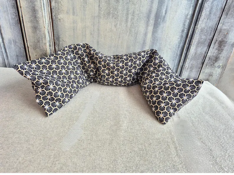 Bouillotte cervicale sèche déhoussable, grains de blé ou graines de lin BIO (Motifs 7) – Image 4