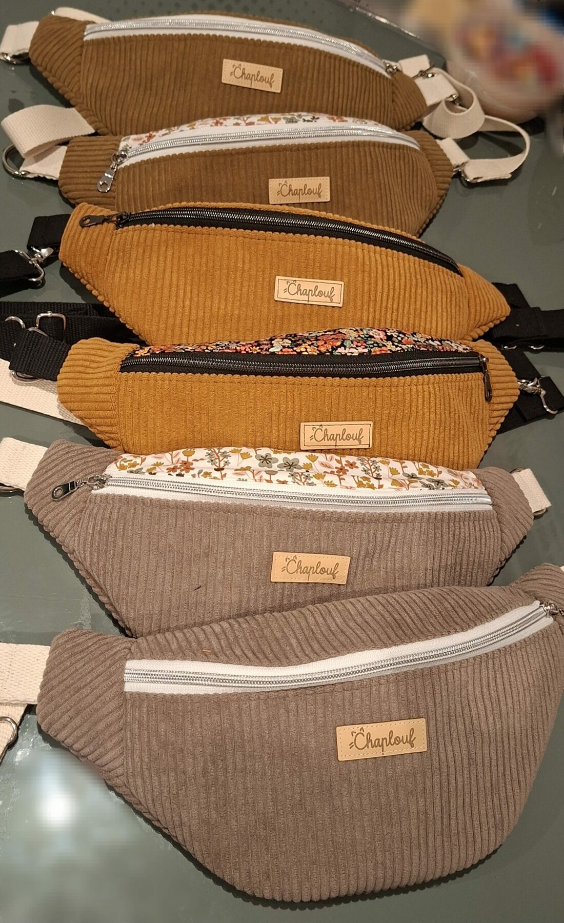 Sac banane velours côtelé collection Automne. Modèles uniques, tissus originaux, fabrication artisanale dans mon atelier gersois. – Image 5