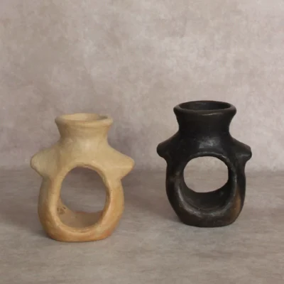 Brule parfum en terre cuite artisanale en deux couleurs beige et noir