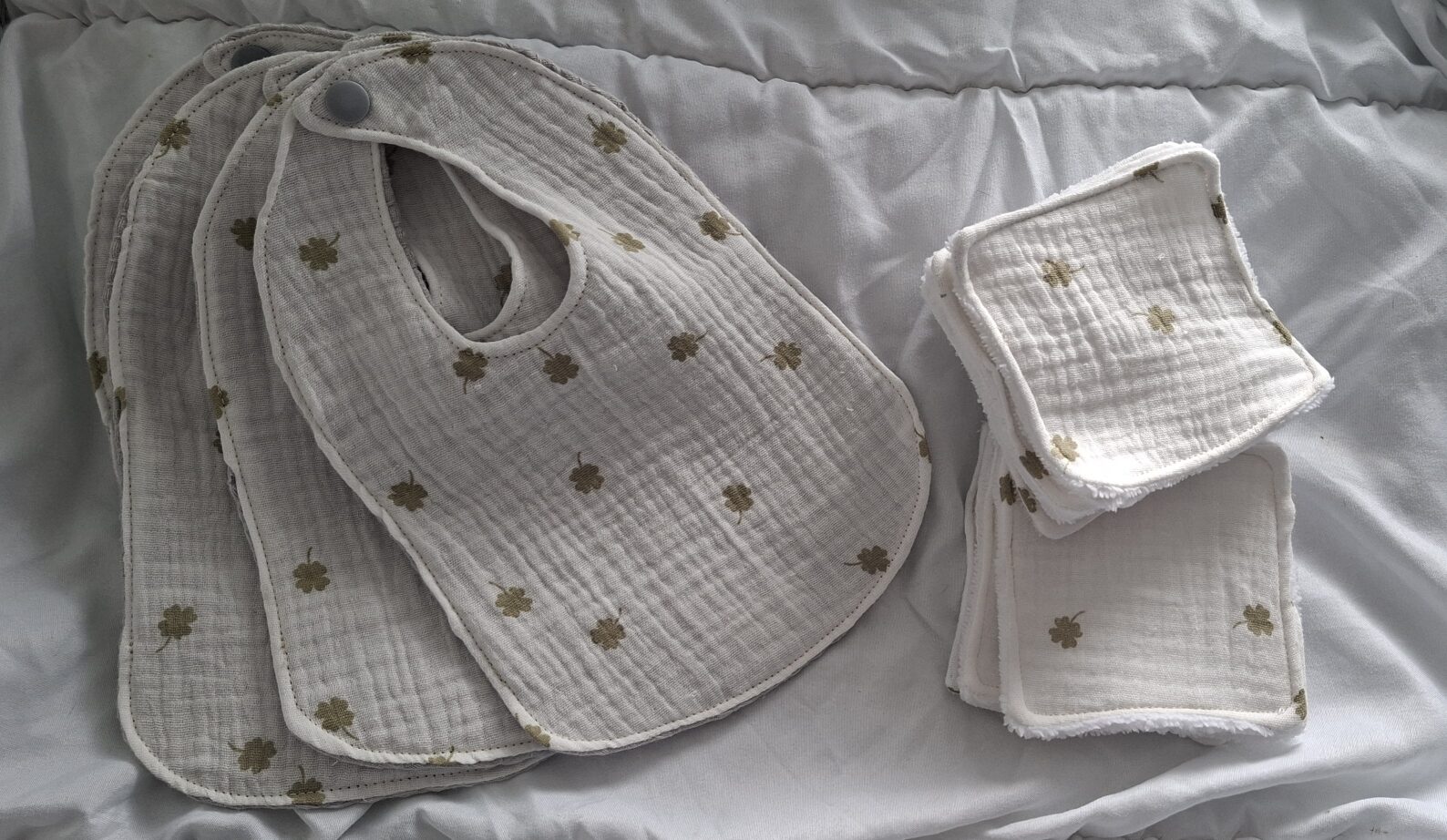 Kit naissance Bavoirs et Lingettes pour bébé – Image 2