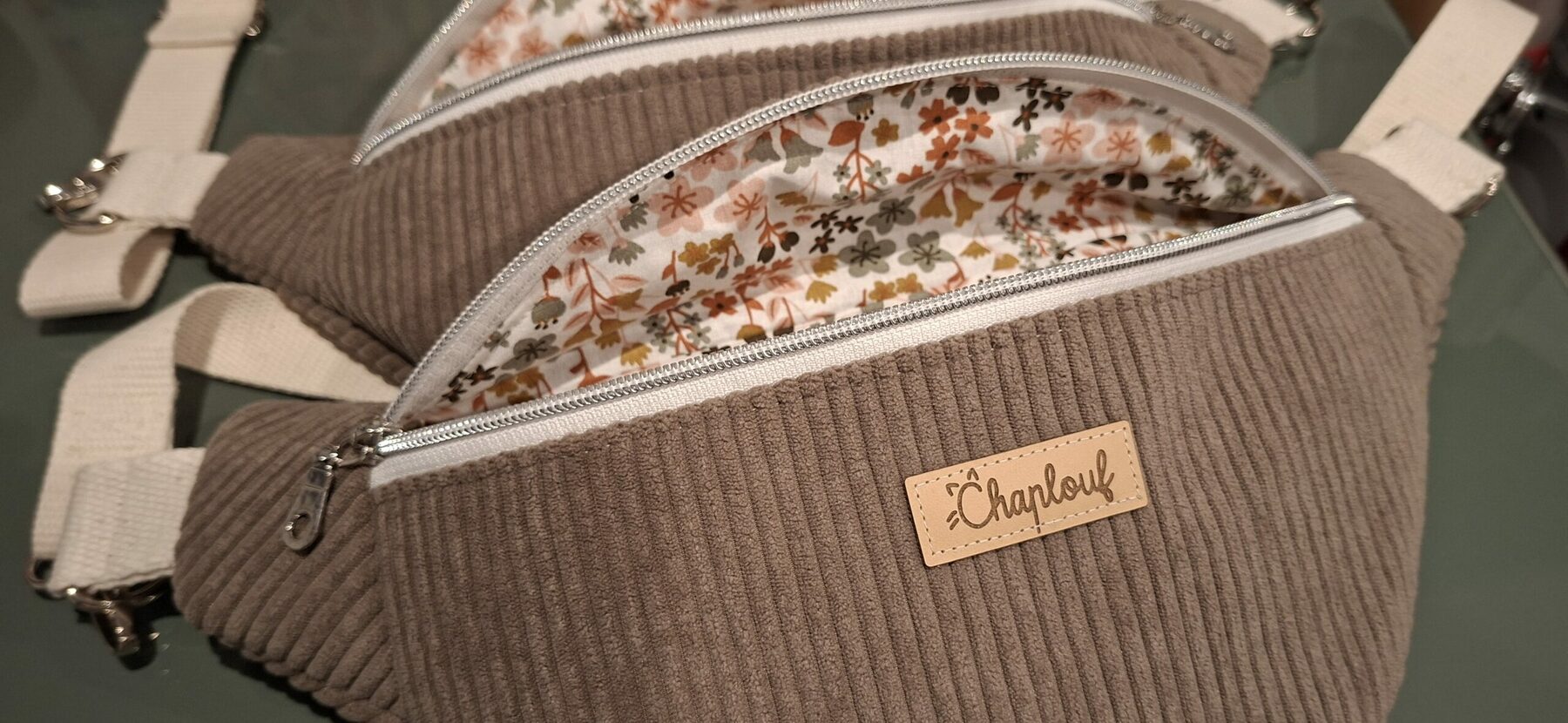 Sac banane velours côtelé collection Automne. Modèles uniques, tissus originaux, fabrication artisanale dans mon atelier gersois. – Image 6