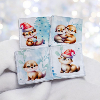 Lot de 4 lingettes lavables motif Loutre de Noël – Fait main en coton premium et éponge de bambou Oeko-Tex®