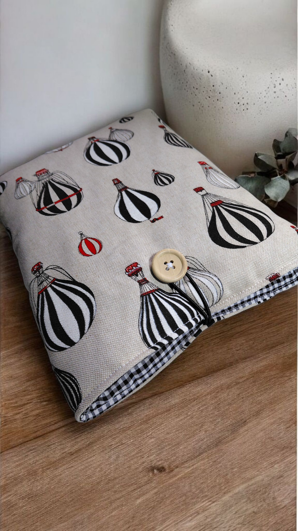 Pochette protège-livres, tablettes et liseuses motif montgolfière – fait main en toile de coton Oeko-Tex – 2 tailles disponibles – Image 3