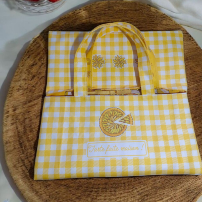 Sac à tarte réversible en tissu imperméable fait main – vichy jaune & motif tarte aux pommes – Oeko-Tex®