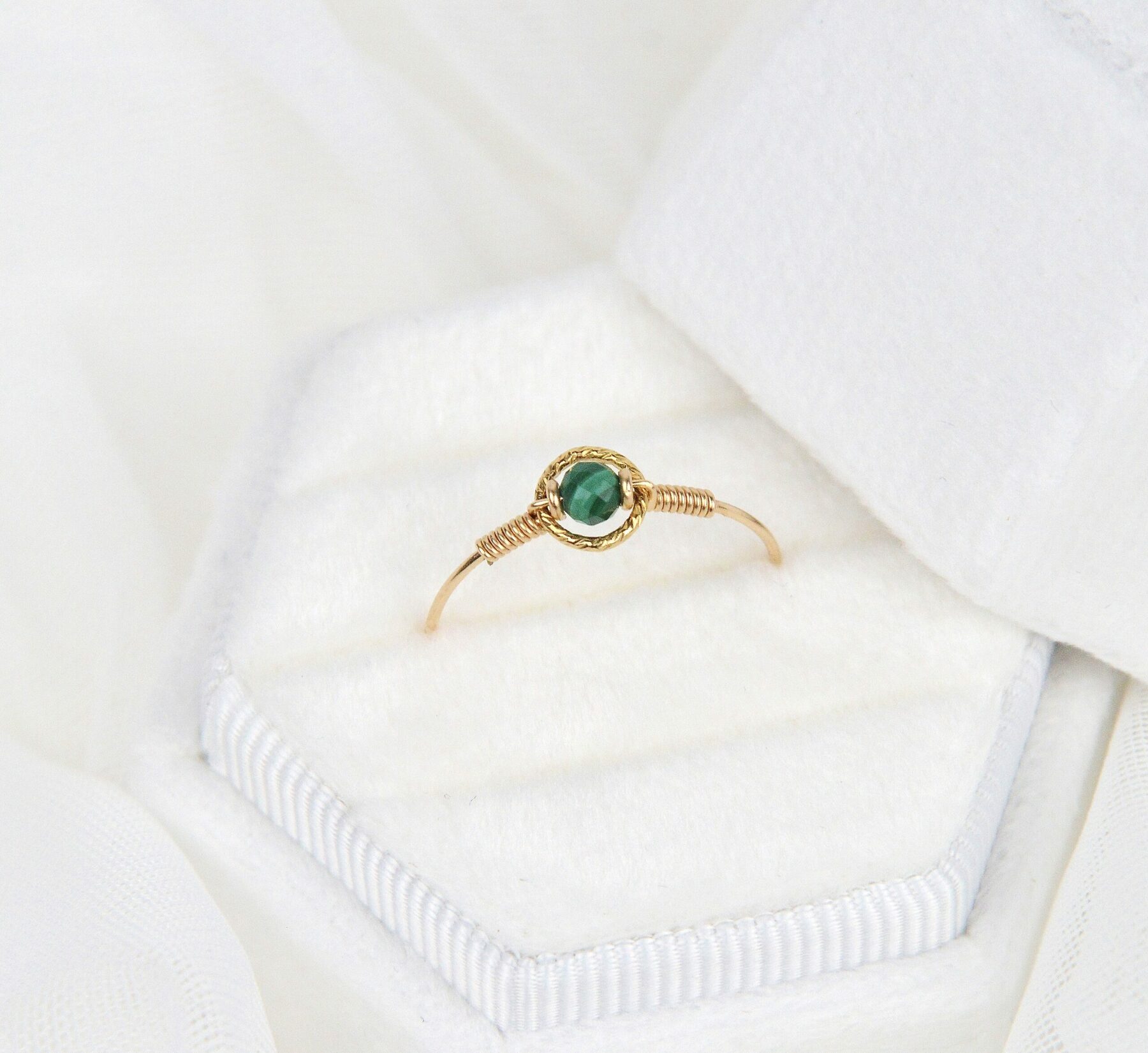 Bague fine anneau d'or laminé et Malachite - bague minimaliste – Image 7