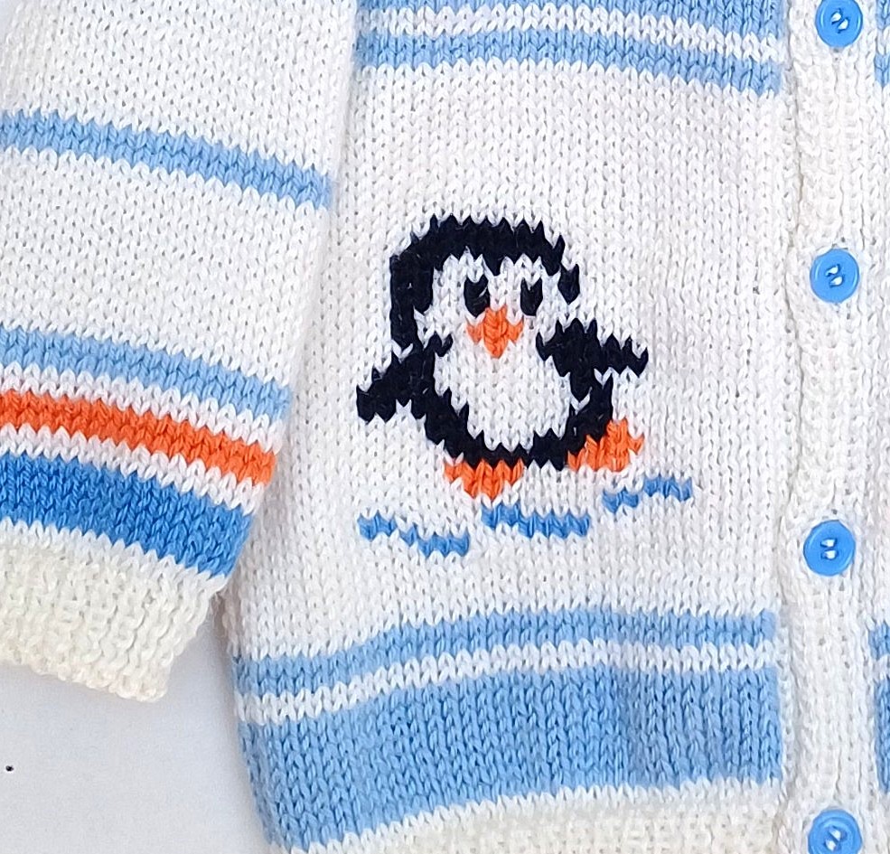 Gilet bébé tricot, fait main, taille 6 mois, avec des pingouins – Image 3