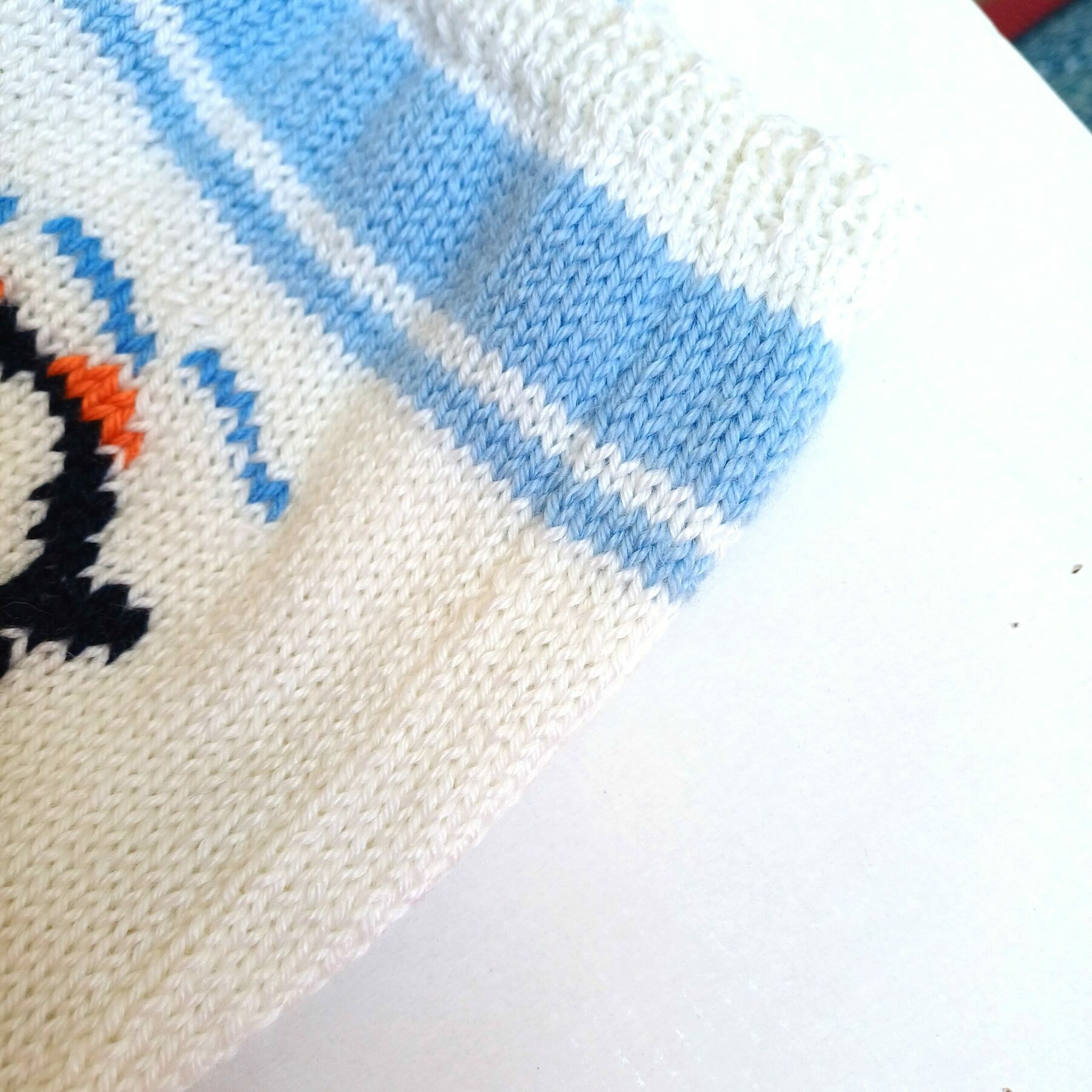 Gilet bébé tricot, fait main, taille 6 mois, avec des pingouins – Image 7
