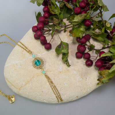 Collier au crochet et perles en verre bleues turquoises, Saturne