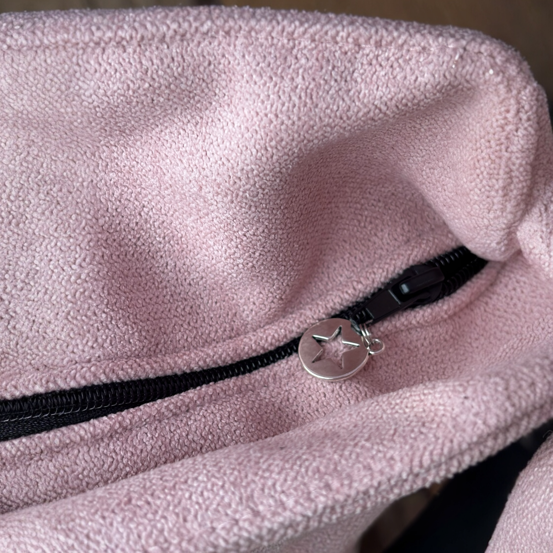 đž Sac Cabas "Pâtite Poulette" â Velours Rose PoudrĂ© et Anse en Cuir - CrĂ©ation artisanale française â Image 4