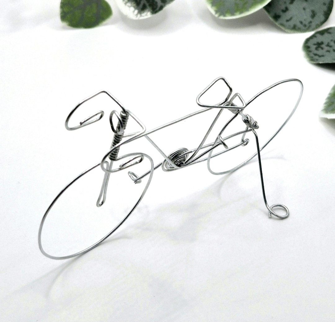 Vélo de course miniature en fil de fer – Image 3