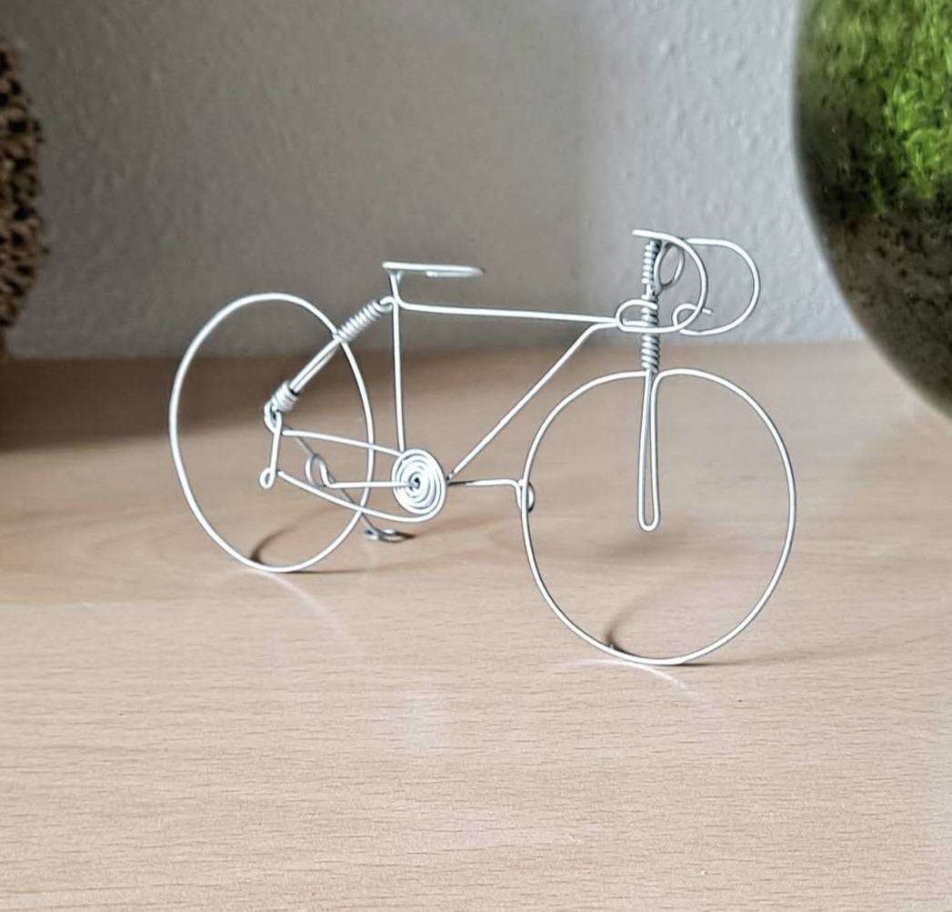 Vélo de course miniature en fil de fer – Image 2