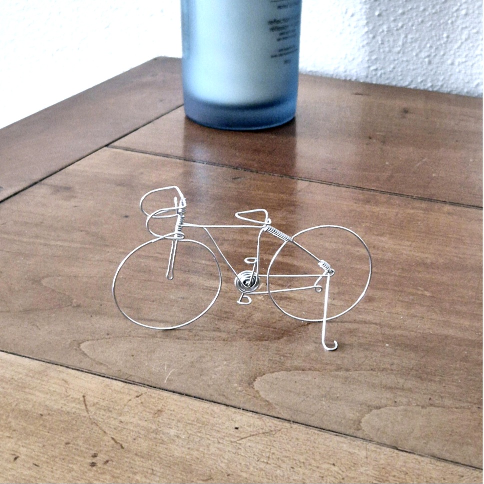 Vélo de course miniature en fil de fer – Image 5