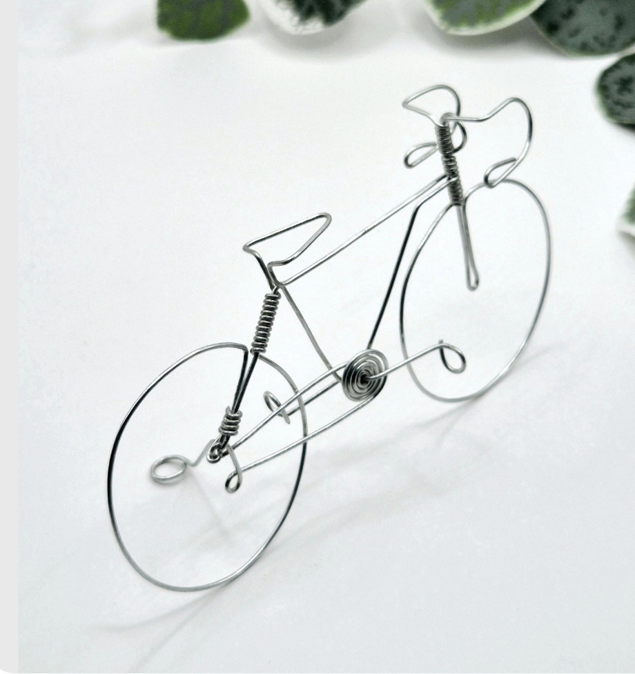 Vélo de course miniature en fil de fer – Image 6