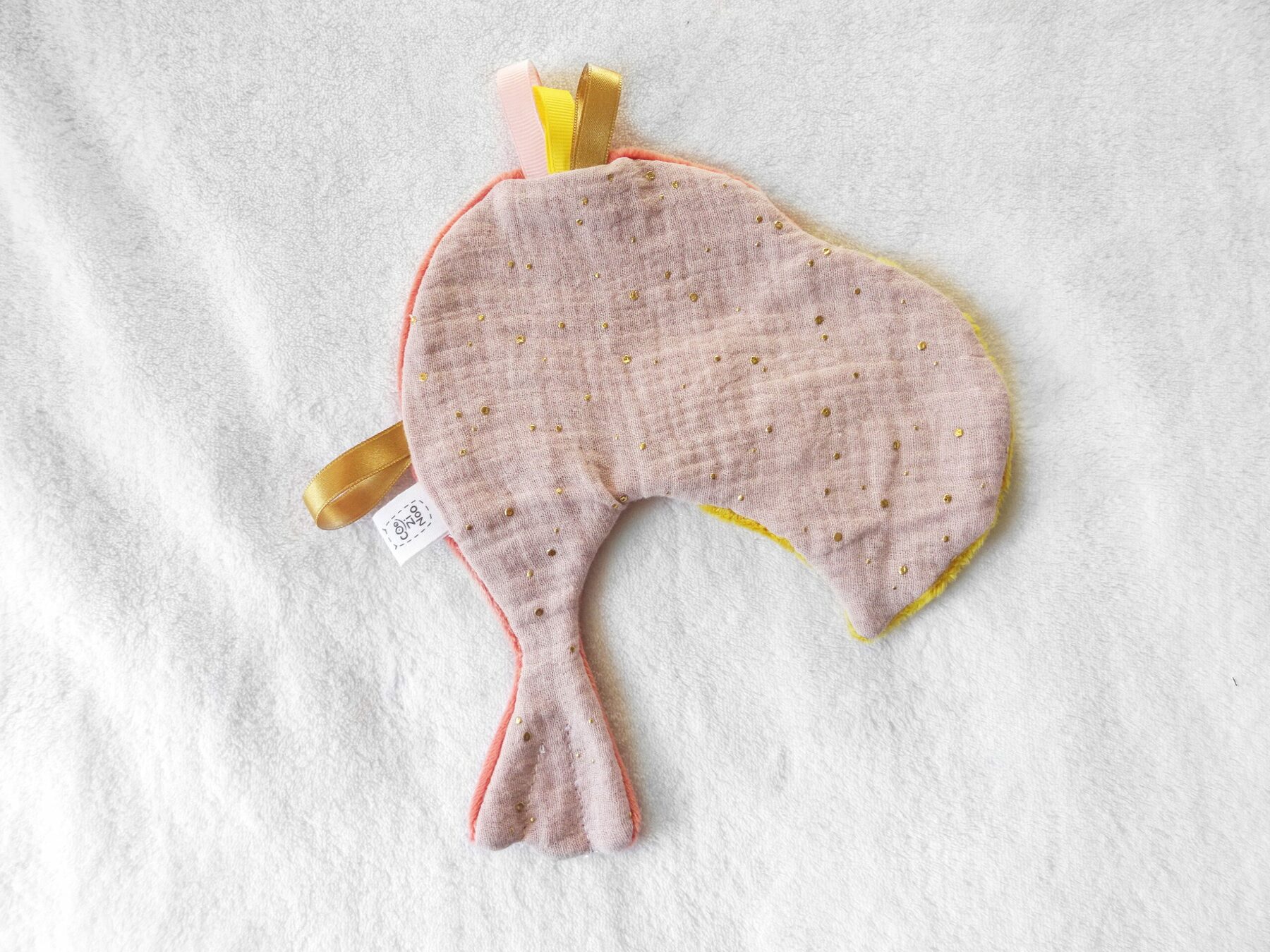 doudou plat étiquette perroquet