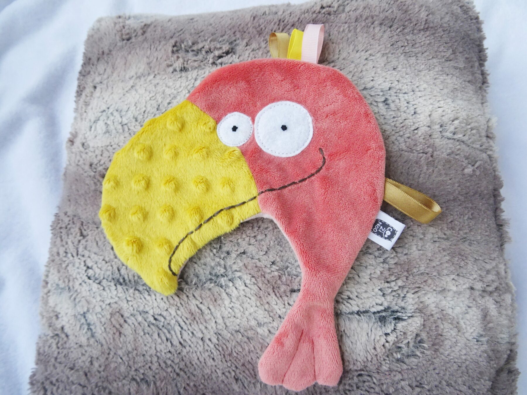 doudou plat étiquette perroquet