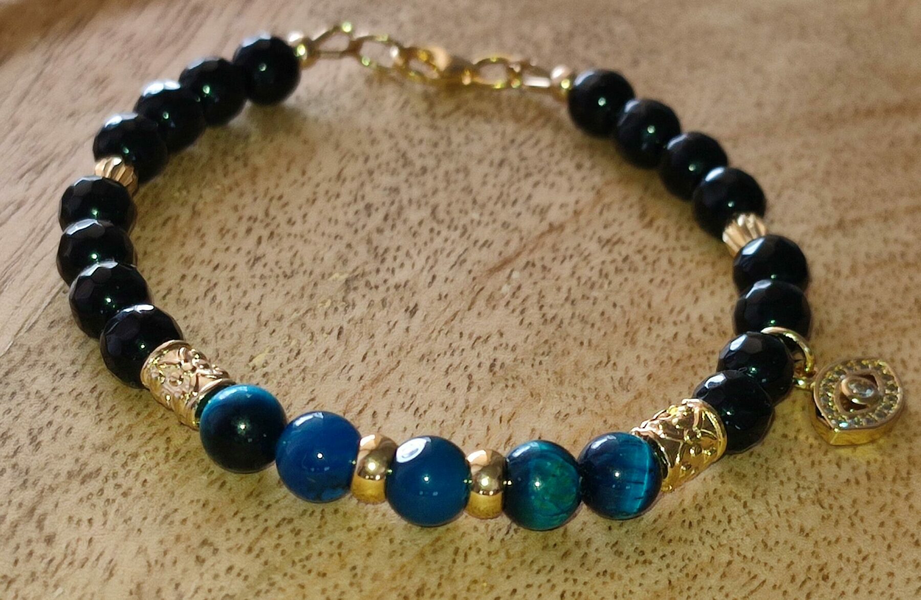 Bracelet œil de tigre bleu et onyx noir – Protection et intuition – Breloque œil