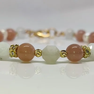 bracelet pierre de lune pierre du soleil et perles d eau douce