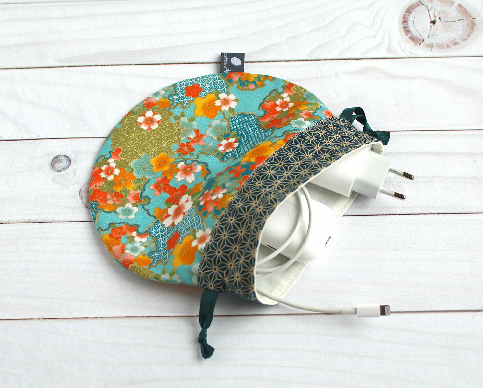 pochette cables et chargeurs