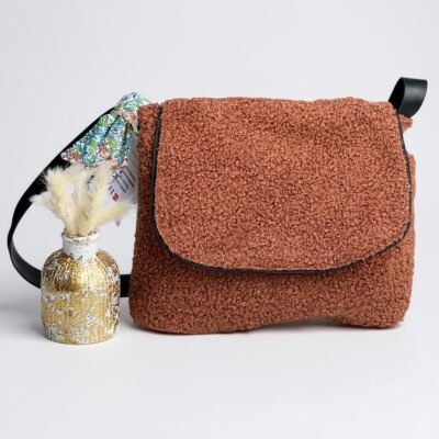 🌿 Sac Besace "P’tite Poulette" – Bouclette caramel- Création artisanale Française