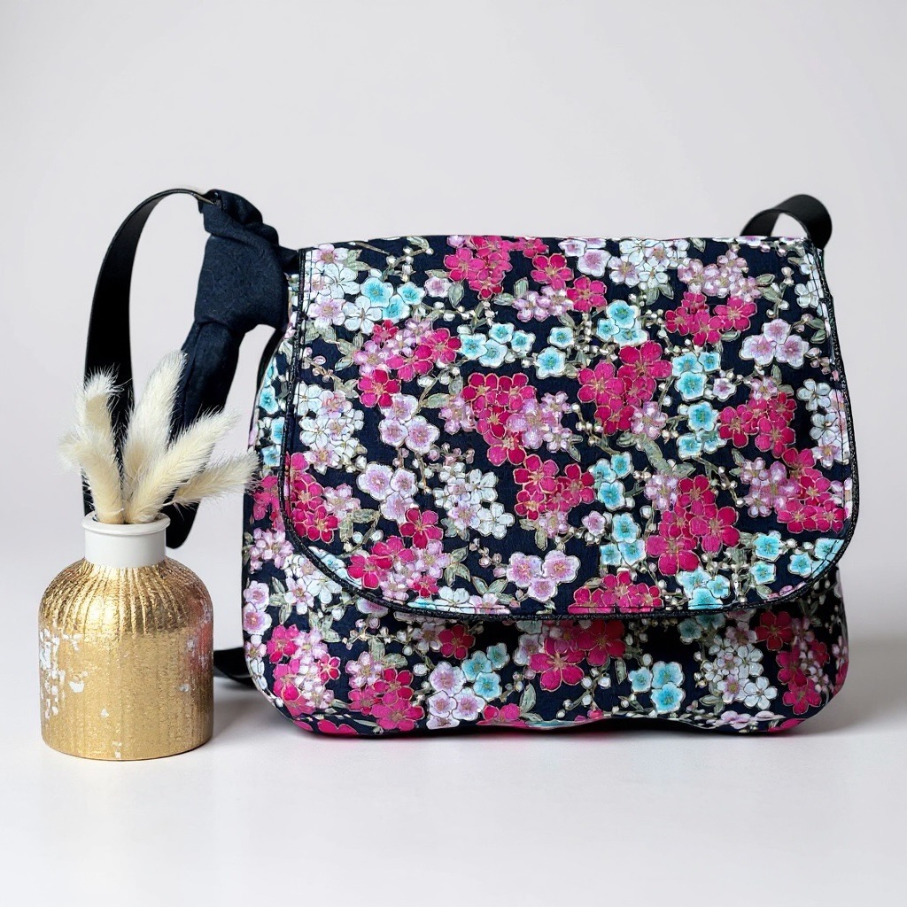 đș Sac Besace "Pâtite Poulette" â Fleurs de Cerisier- CrĂ©ation artisanale Française