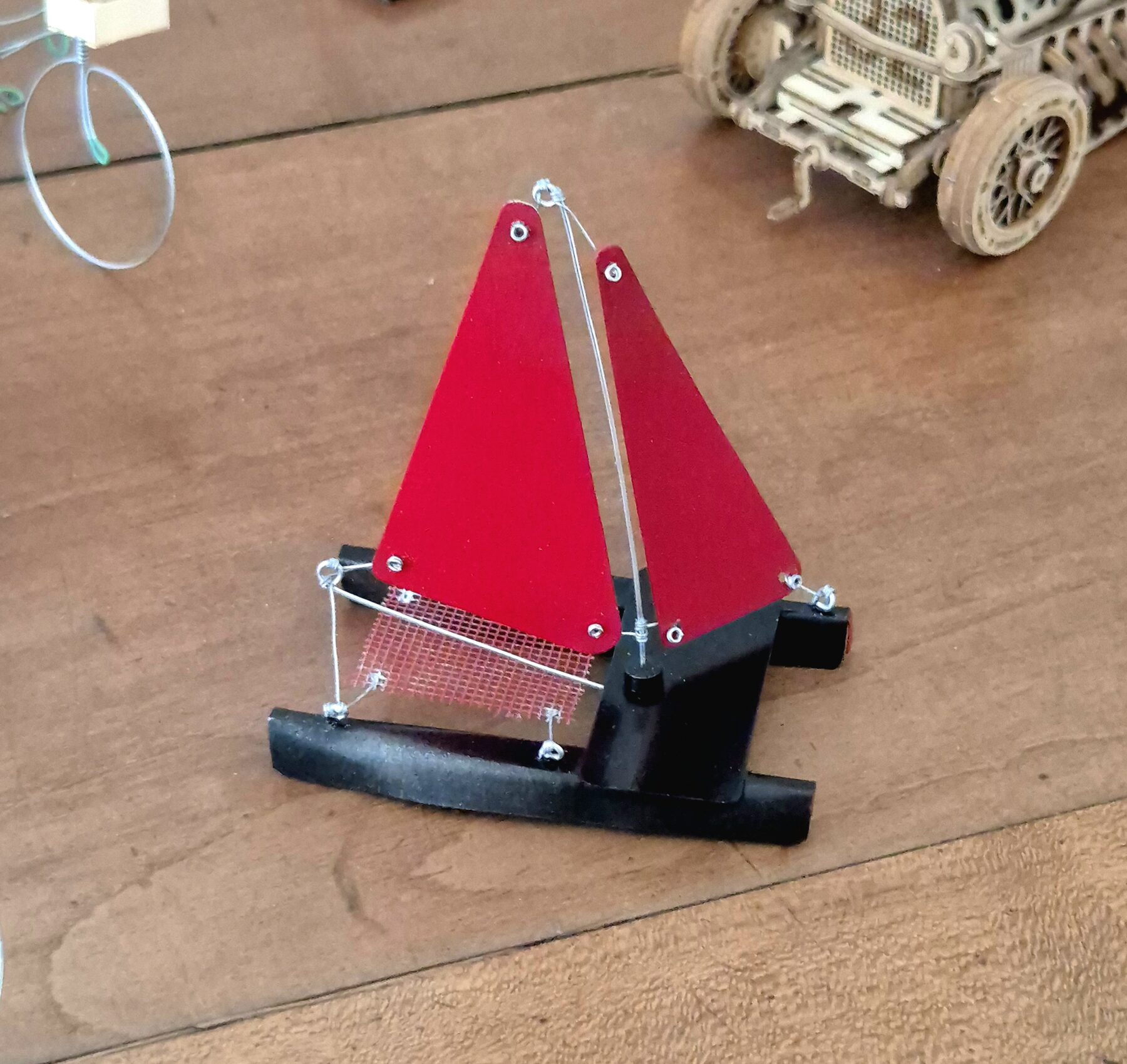 Bateau catamaran miniature décoratif – Image 7