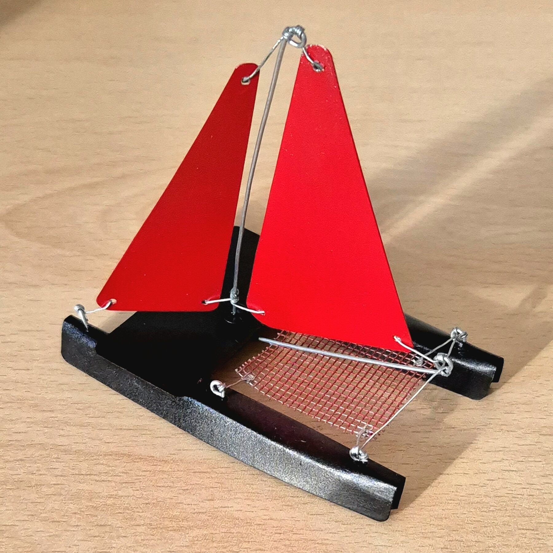 Bateau catamaran miniature décoratif – Image 3