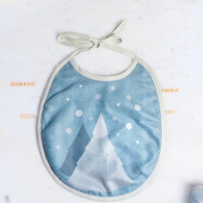 Bavoir rond motif Noël en éponge de bambou – fait main, certifié Oeko-Tex®