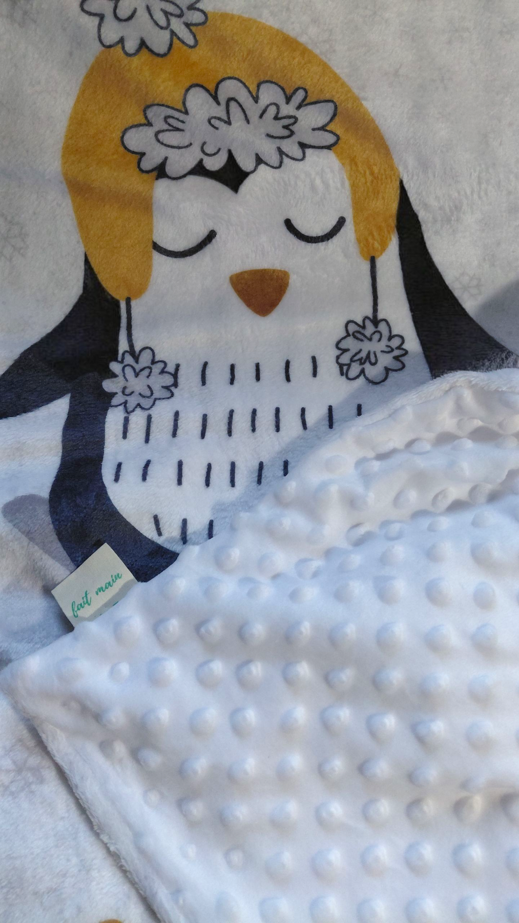 Plaid bébé "Douce Nuit" fait main – polaire imprimée et minky blanc Oeko-Tex® – 85x75 cm – Image 2