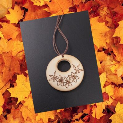 Collier fleurs bois fait-main