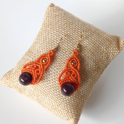 Boucles d'oreilles pendantes, micro macramé, orange