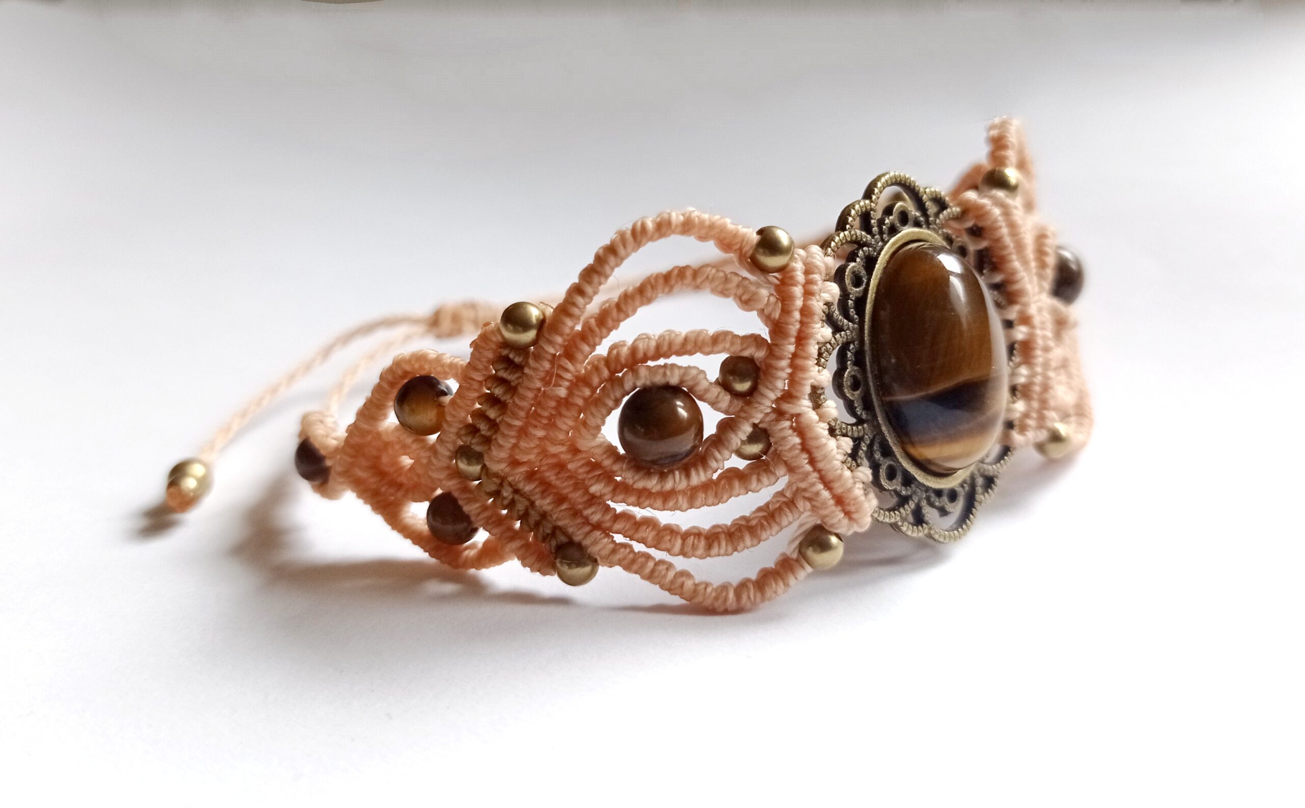 Bracelet cabochon oeil de tigre, micro macramé – Image 2