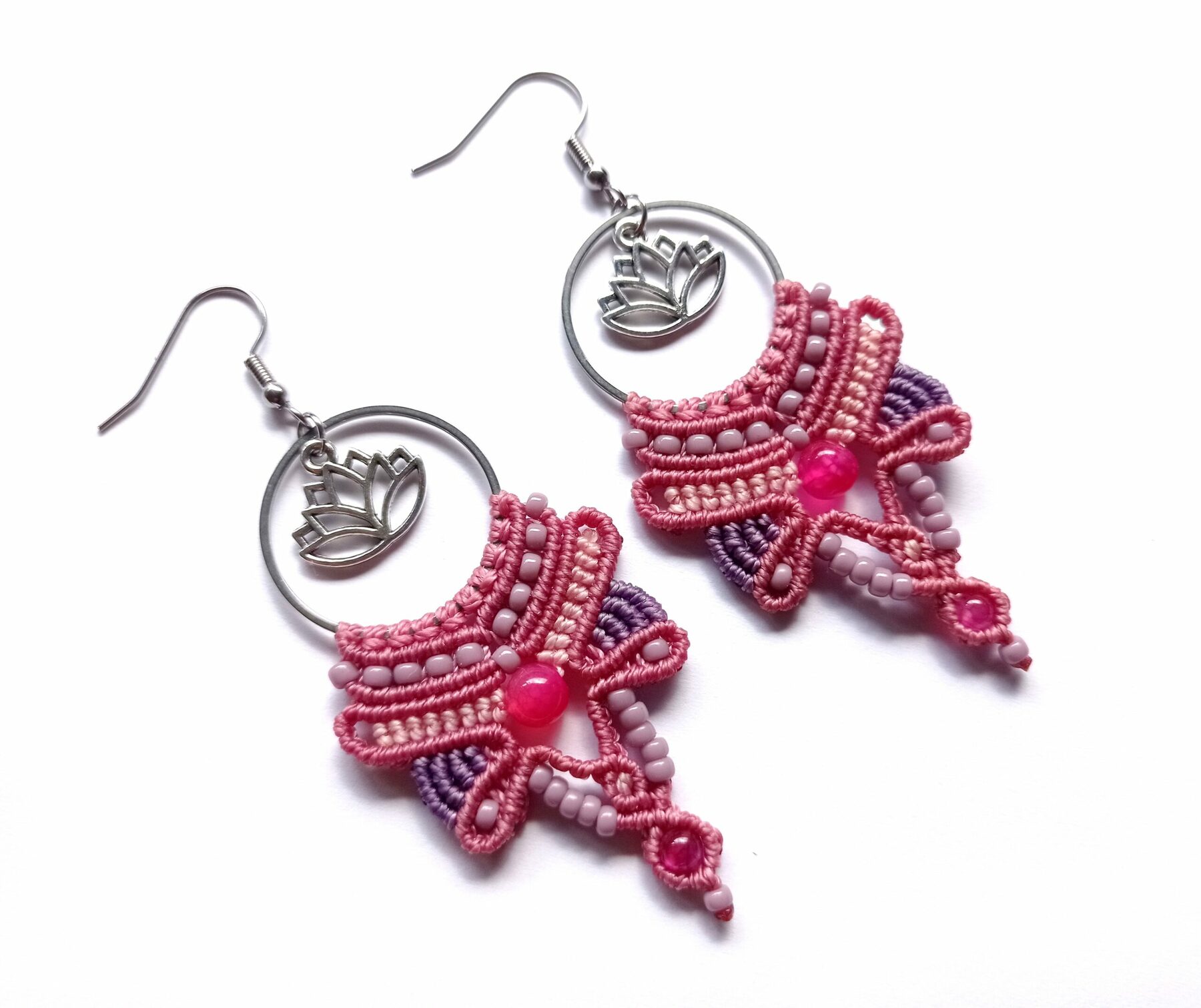 Boucles d'oreilles, micro macramé, rose et mauve, acier inoxydable