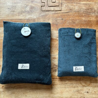Pochette livre en velours côtelé Vert sapin taille L et M