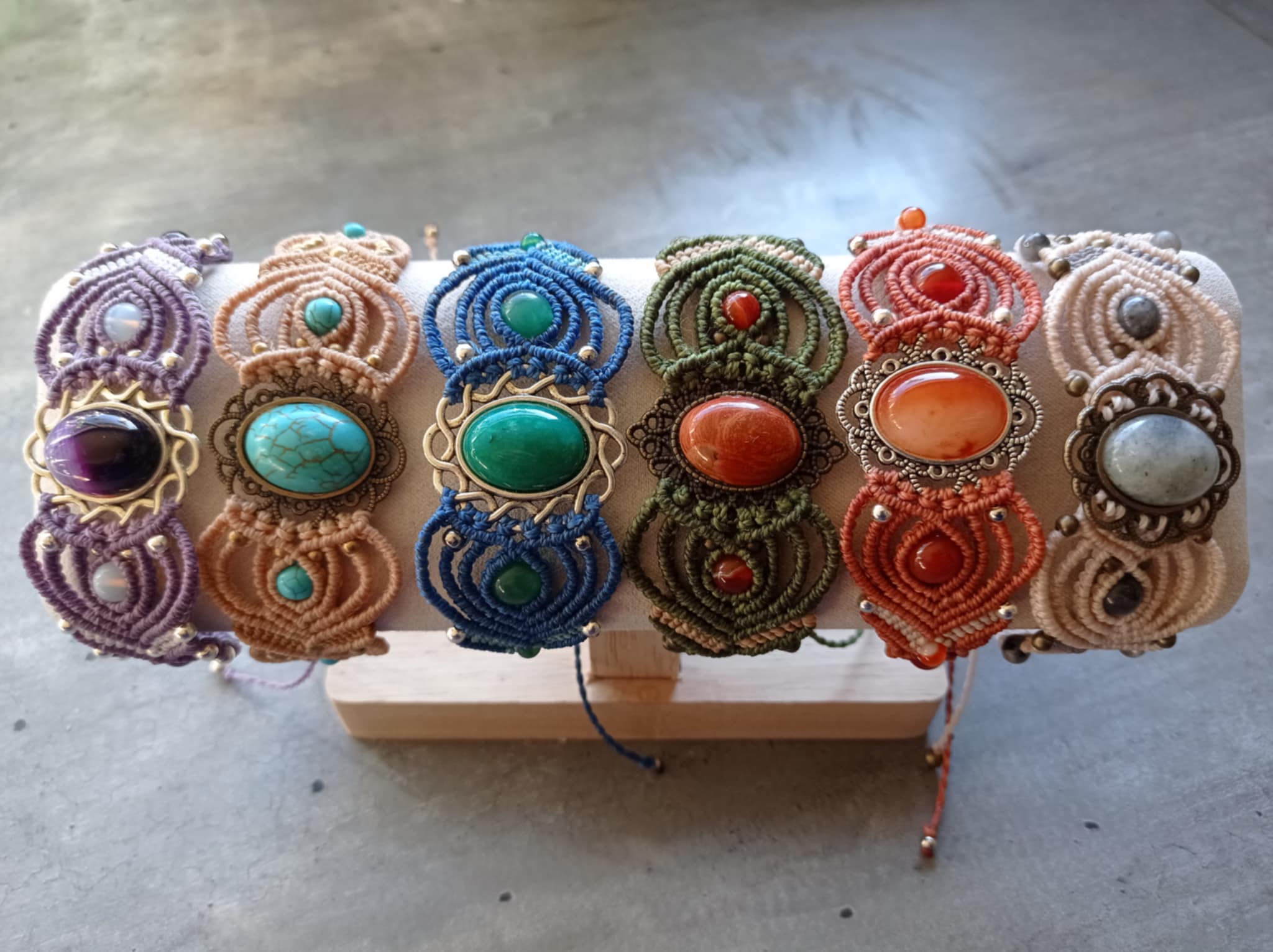Bracelet cabochon oeil de tigre, micro macramé – Image 4