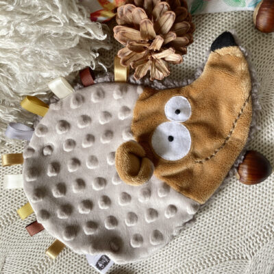 doudou plat étiquettes hérisson fourrure douillette