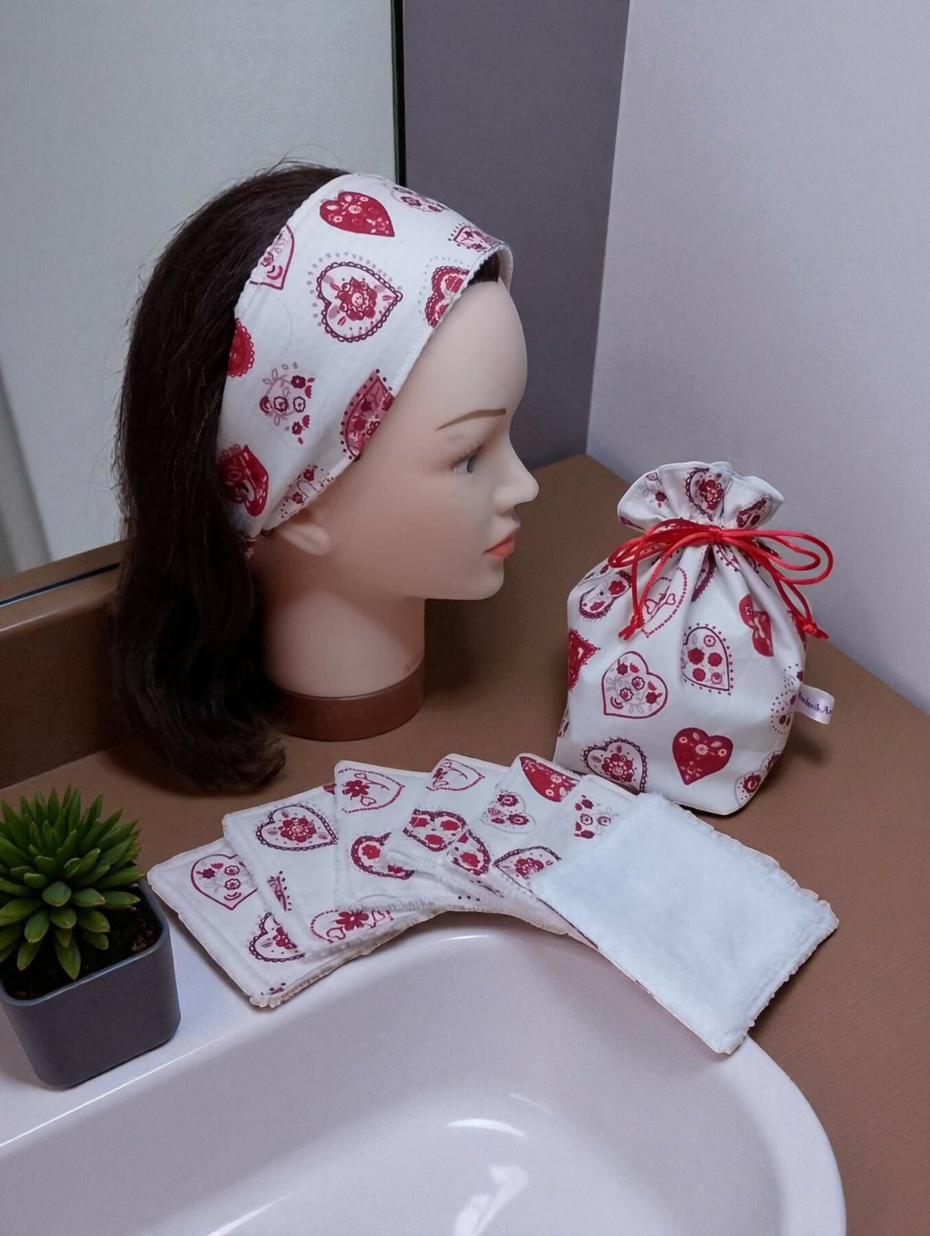 Kit beauté éco-responsable composé de 7 lingettes lavables, d’un bandeau de soin et d’un pochon de rangement en coton – Image 4