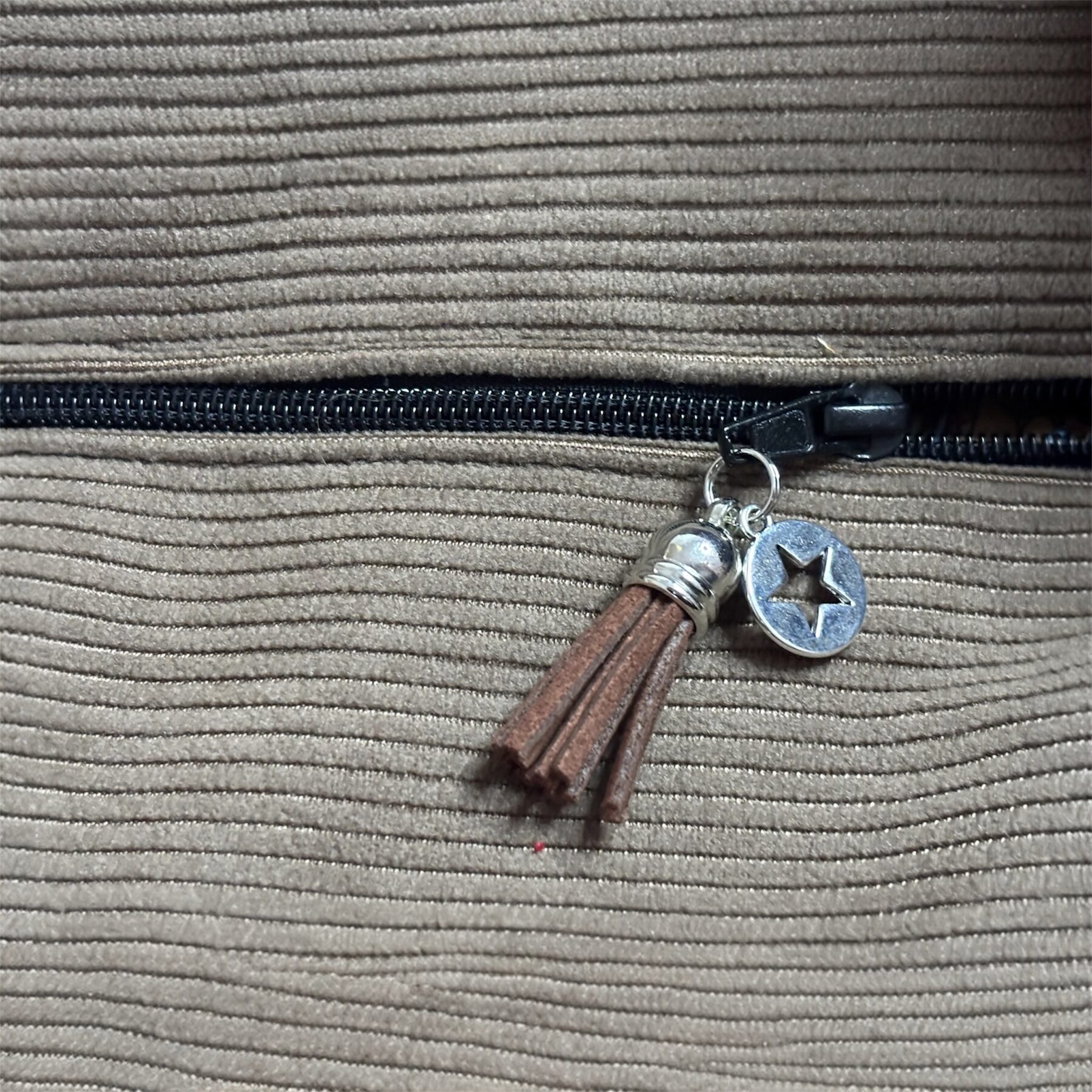 Sac Cabas en Velours Côtelé Taupe – Collection Mademoiselle Poulette – Création Artisanale Française – Image 5