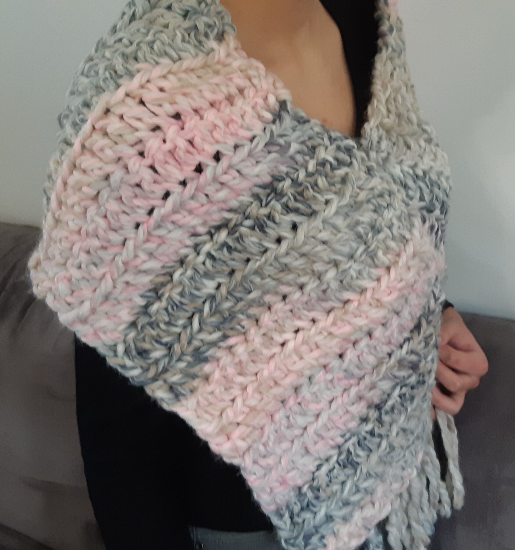 Chauffe épaule au crochet porté
