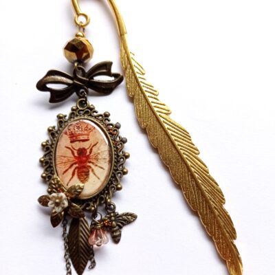 Marque pages, cabochon abeille, métal doré et bronze