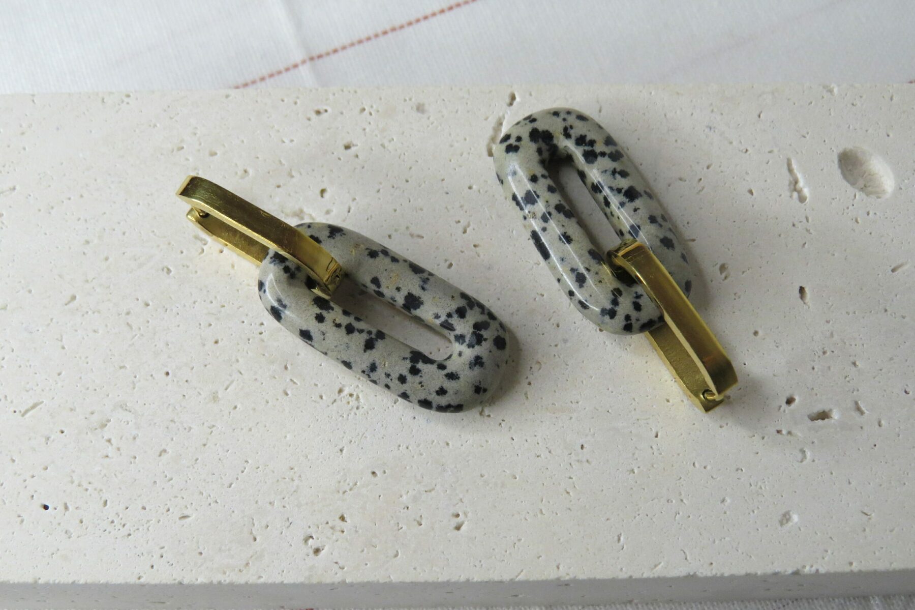 Boucles d’oreilles en jaspe dalmatien et acier inoxydable – Image 3