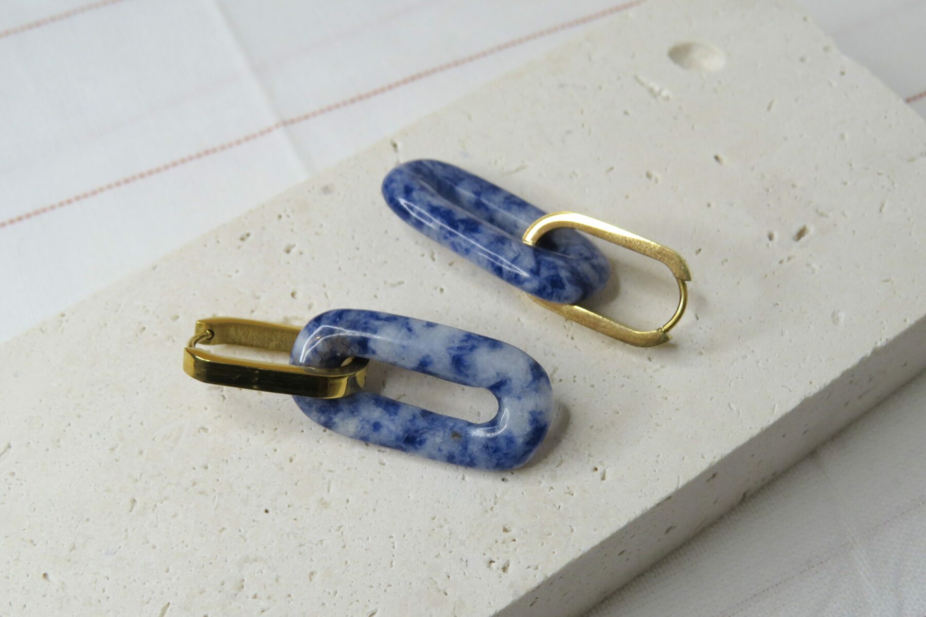 Boucles d’oreilles en sodalite et acier inoxydable – Image 2