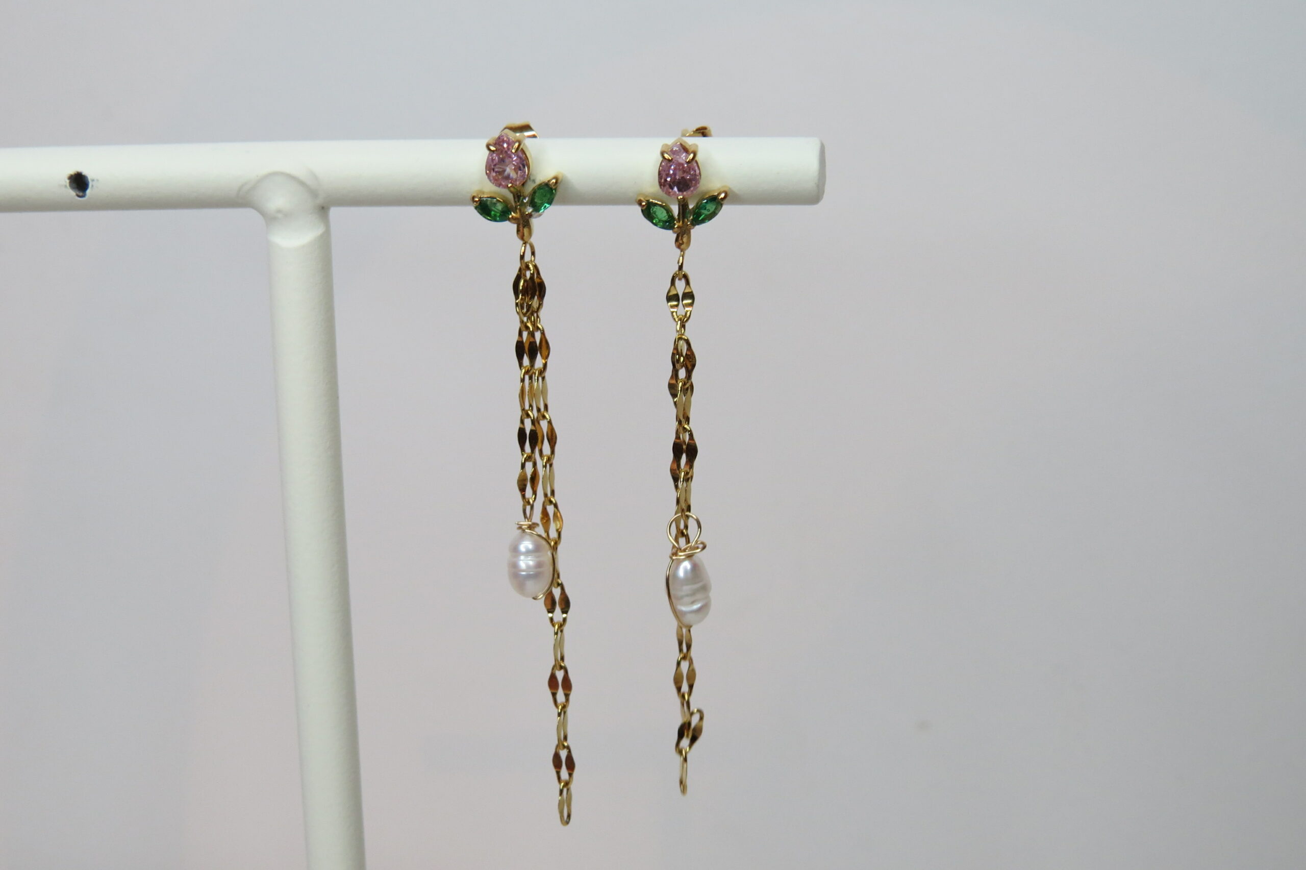 Boucles d’oreilles rose en zirconium rose et vert, perle d’eau douce et acier inoxydable
