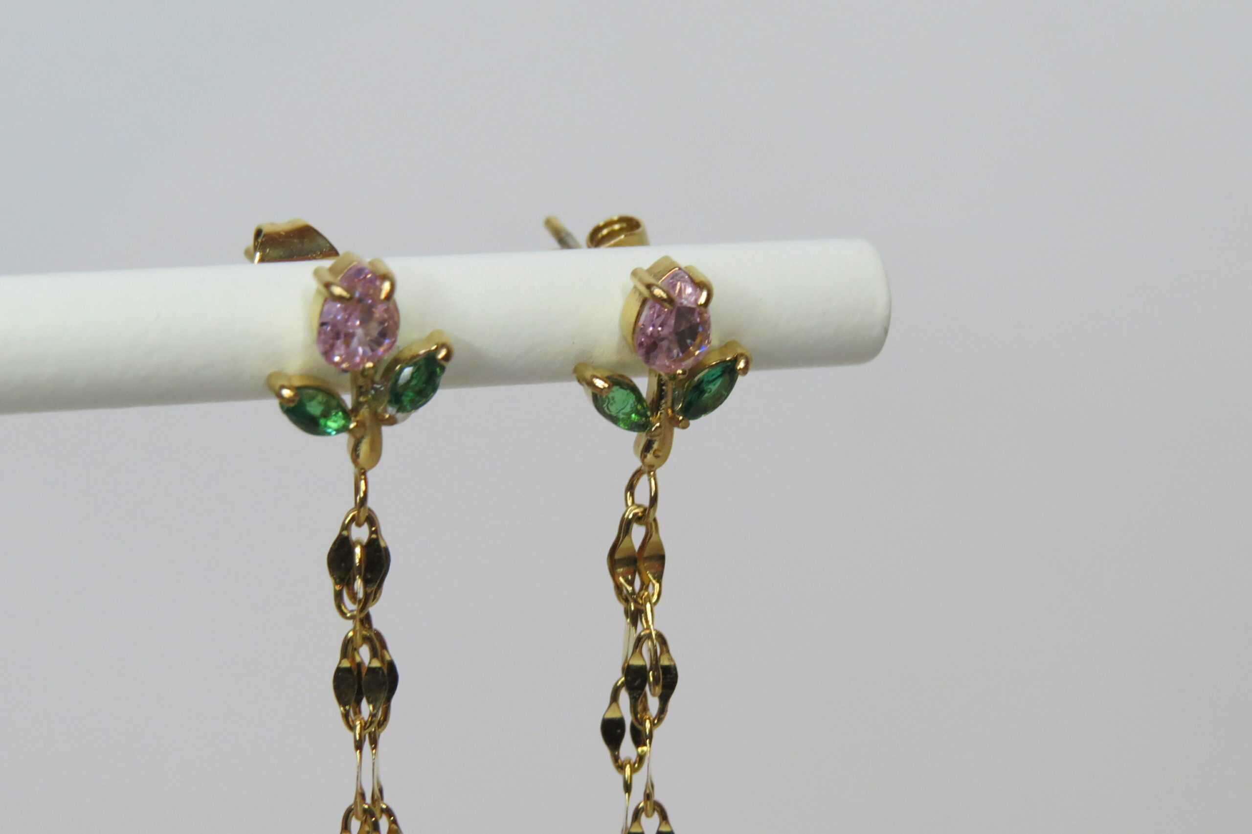 Boucles d’oreilles rose en zirconium rose et vert, perle d’eau douce et acier inoxydable – Image 2